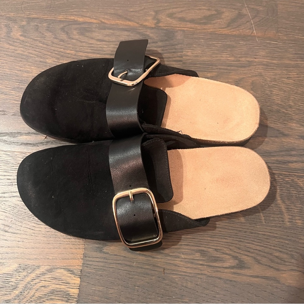 OLD NAVY Slide On Shoe W/ Buckle Size 9 - Picture 1 of 4